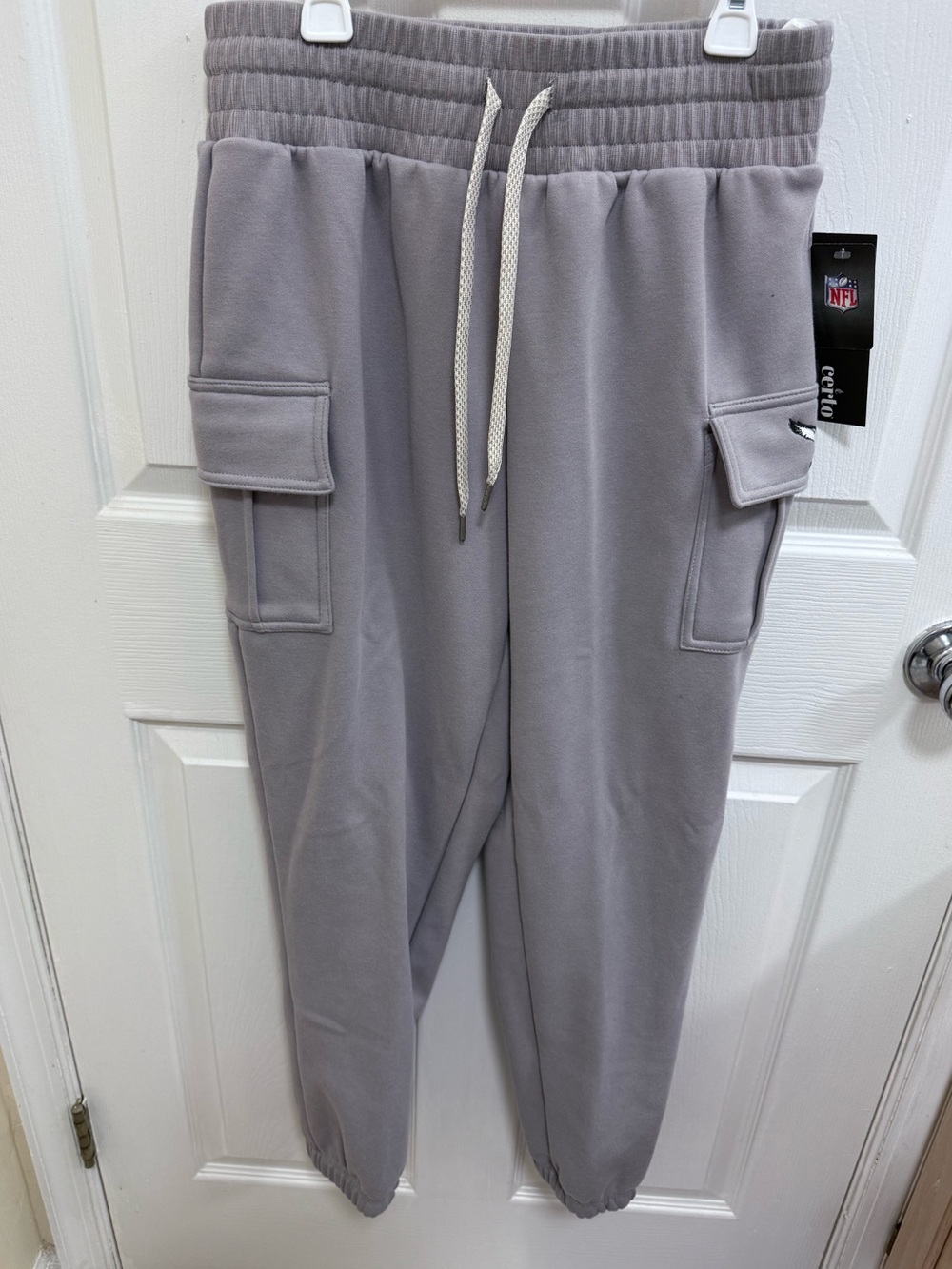 NWT NFL Women’s Philadelphia Eagles Cargo Fleece Sweatpants in Haze Gray, Size M